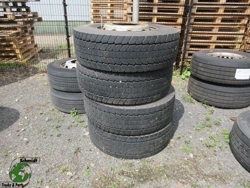 Goodyear 315/ 60 R 22.5 ACHTERBANDEN 4 X MET STAAL WIEL - Band voor Vrachtwagen: afbeelding 1 Goodyear 315/ 60 R 22.5 ACHTERBANDEN 4 X MET STAAL WIEL - Band voor Vrachtwagen: afbeelding 1