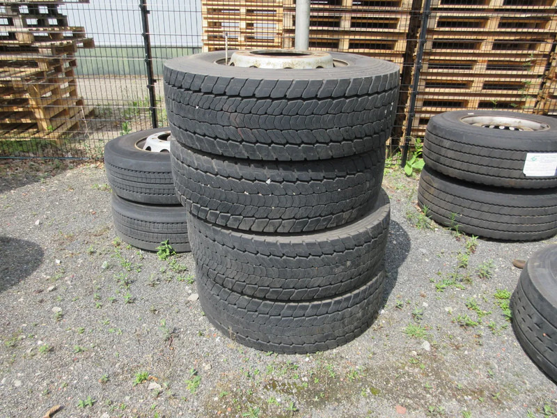 Goodyear 315/ 60 R 22.5 ACHTERBANDEN 4 X MET STAAL WIEL - Band voor Vrachtwagen: afbeelding 5 Goodyear 315/ 60 R 22.5 ACHTERBANDEN 4 X MET STAAL WIEL - Band voor Vrachtwagen: afbeelding 5