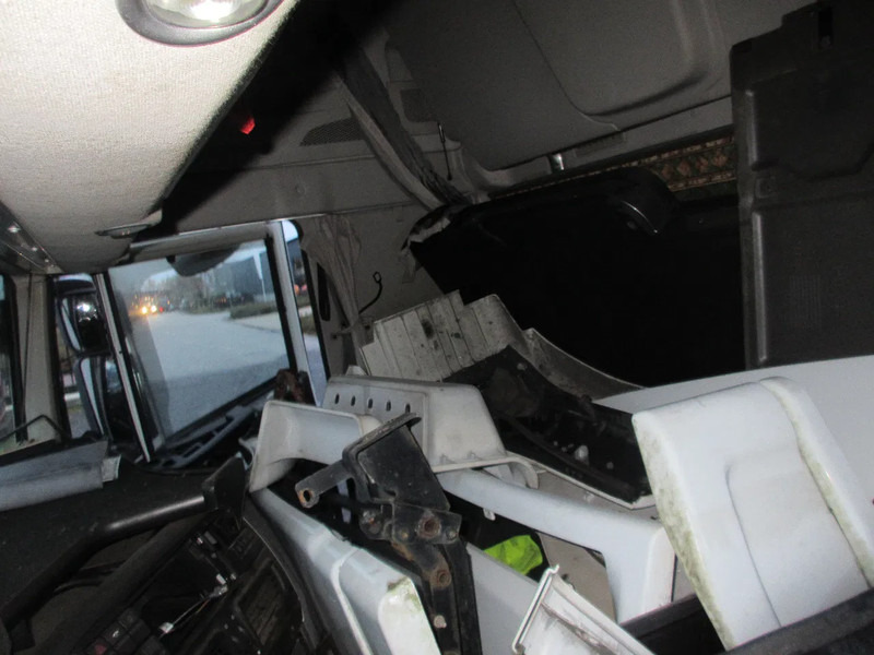 Iveco IVECO HI WAY VOOR ONDERDELEN DONOR MODEL 2018 EURO 6 - Cabine en interieur voor Vrachtwagen: afbeelding 5 Iveco IVECO HI WAY VOOR ONDERDELEN DONOR MODEL 2018 EURO 6 - Cabine en interieur voor Vrachtwagen: afbeelding 5