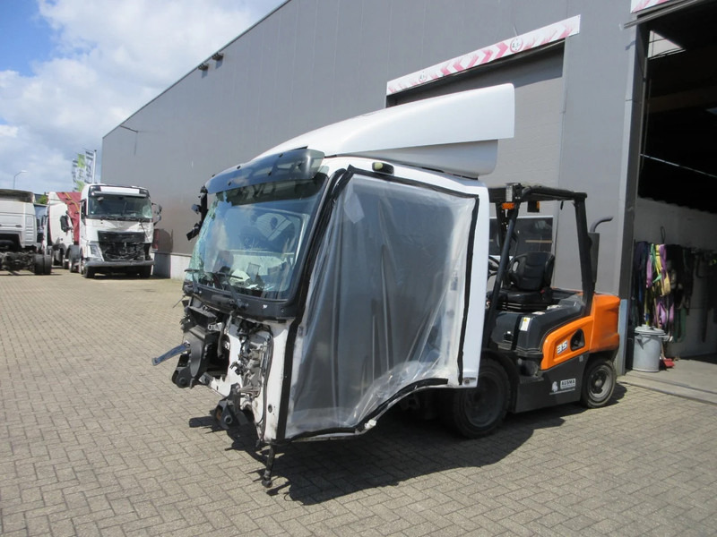 Cabine en interieur voor Vrachtwagen Mercedes-Benz CABINE MERCEDES 818 EURO 6 VOOR ONDERDELEN: afbeelding 8