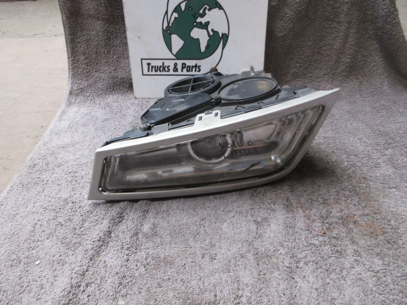 Volvo 21297917 // 21297918 MISTLAMP VOLVO FH SERIE EURO 5 RECHTS EN LINKS - Mistlamp voor Vrachtwagen: afbeelding 2 Volvo 21297917 // 21297918 MISTLAMP VOLVO FH SERIE EURO 5 RECHTS EN LINKS - Mistlamp voor Vrachtwagen: afbeelding 2