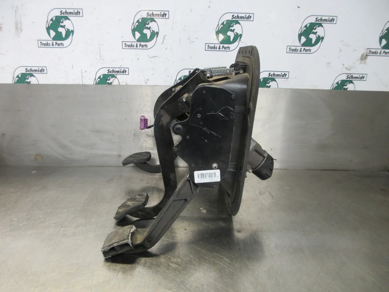 Volvo 21761966// 82545137 PEDAAL SYSTEEM VOLVO FL 210 EURO 6 - Cabine en interieur voor Vrachtwagen: afbeelding 2 Volvo 21761966// 82545137 PEDAAL SYSTEEM VOLVO FL 210 EURO 6 - Cabine en interieur voor Vrachtwagen: afbeelding 2