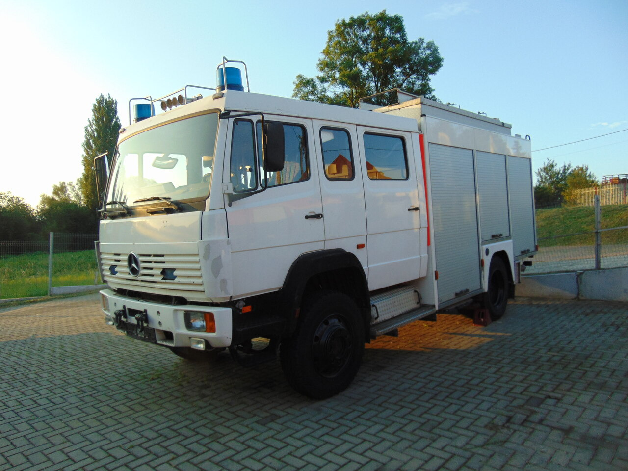 MERCEDES-BENZ 1124AF 4x4 MAGIRUS - Gemeentelijke machine/ Speciaal: afbeelding 1 MERCEDES-BENZ 1124AF 4x4 MAGIRUS - Gemeentelijke machine/ Speciaal: afbeelding 1