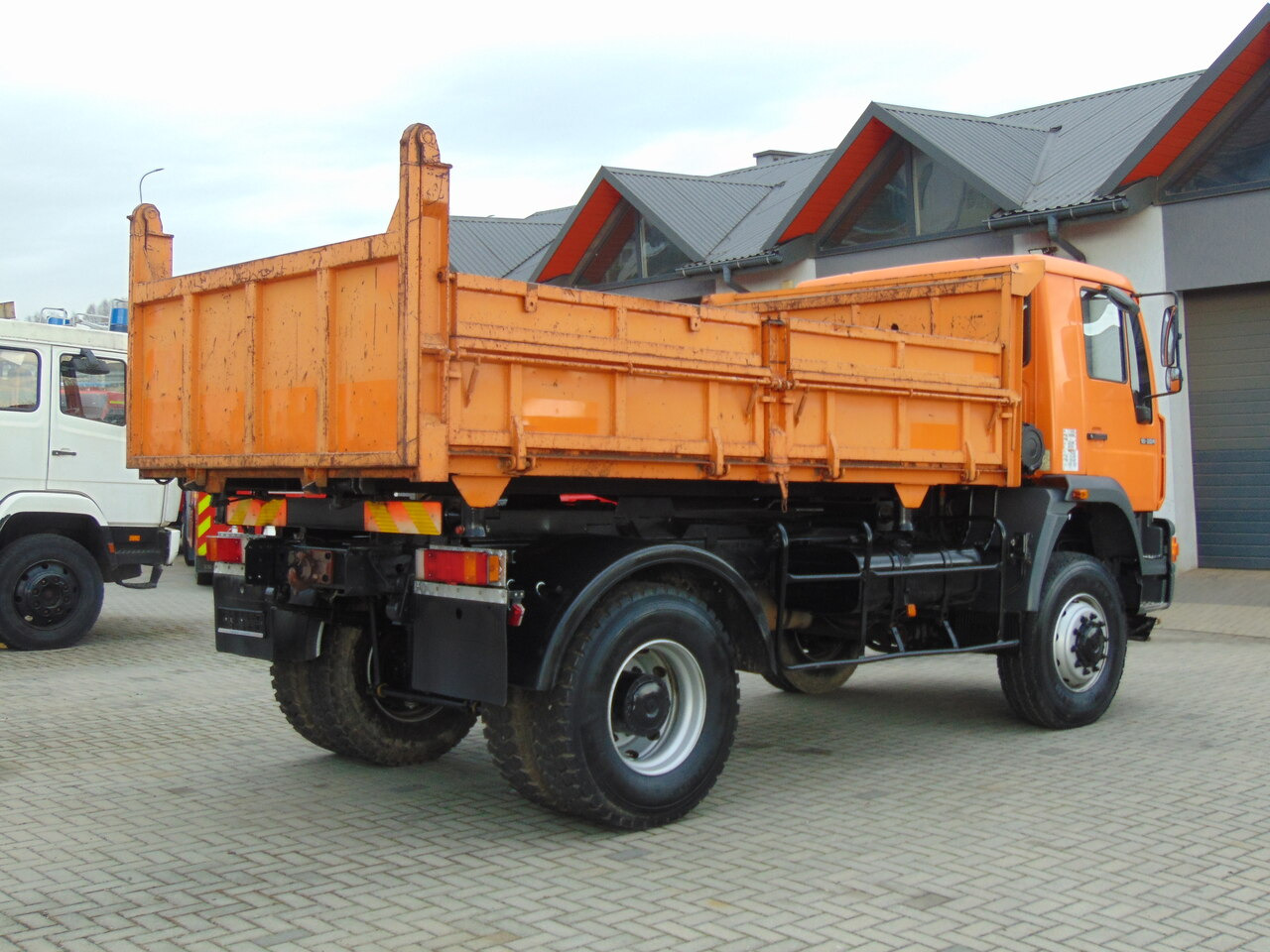 MAN 18-224 4x4 KIPER - Kipper vrachtwagen: afbeelding 4 MAN 18-224 4x4 KIPER - Kipper vrachtwagen: afbeelding 4