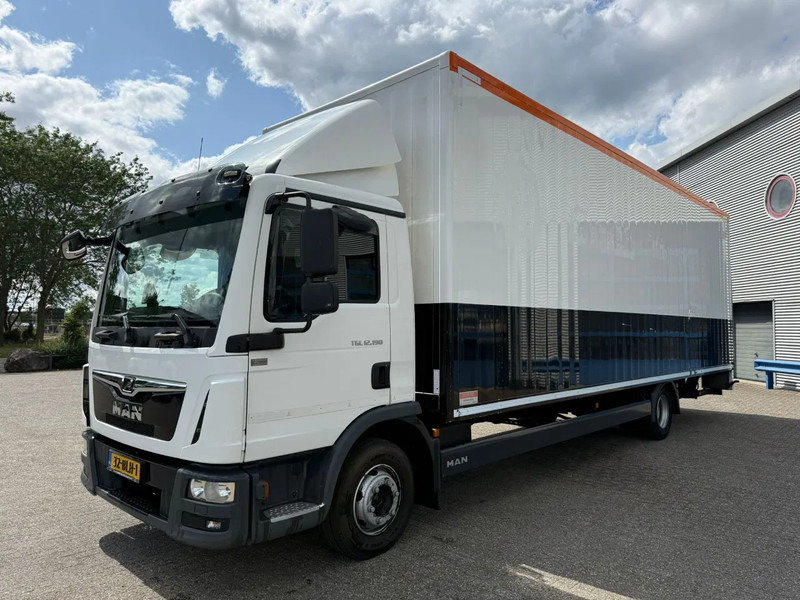 MAN TGL12.190 / NL TRUCK / ONLY:532353 KM / TUV:30-08-2025 / PLATFORM 1500KG / AIRCO / AUTOMATIC / EURO-6 / 2018 - Bakwagen: afbeelding 1 MAN TGL12.190 / NL TRUCK / ONLY:532353 KM / TUV:30-08-2025 / PLATFORM 1500KG / AIRCO / AUTOMATIC / EURO-6 / 2018 - Bakwagen: afbeelding 1