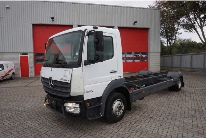 Mercedes-Benz ATEGO 1221 / ENGINE RUNNING / ONLY:253095 KM / AUTOMATIC / EURO-6 / 2017 - Chassis vrachtwagen: afbeelding 1 Mercedes-Benz ATEGO 1221 / ENGINE RUNNING / ONLY:253095 KM / AUTOMATIC / EURO-6 / 2017 - Chassis vrachtwagen: afbeelding 1
