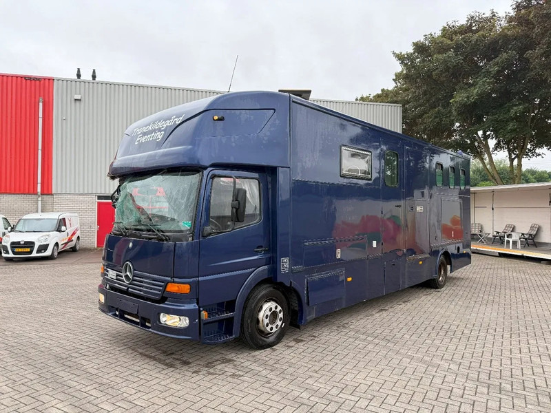 Mercedes-Benz Atego 1223 / ENGINE RUNNING / ONLY:159450 KM / HORSETRUCK / HEATED BOX / WATERTANK / LIVING ROOM / EURO-2 / MANUAL / 1998 - Paardenvrachtwagen: afbeelding 1 Mercedes-Benz Atego 1223 / ENGINE RUNNING / ONLY:159450 KM / HORSETRUCK / HEATED BOX / WATERTANK / LIVING ROOM / EURO-2 / MANUAL / 1998 - Paardenvrachtwagen: afbeelding 1