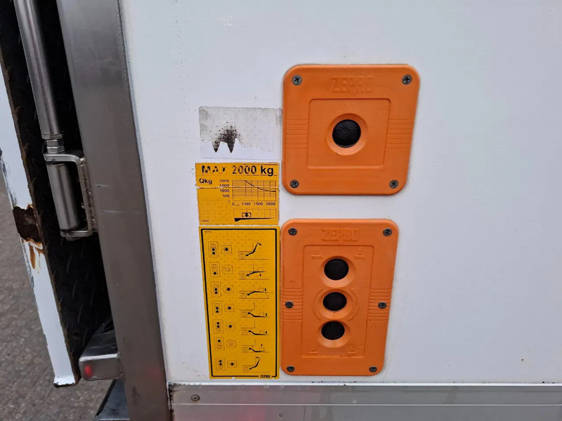 Leasing Renault D16.280 WIDE / ONLY:497760 KM / THERMOKING / PLATFORM 2TON / LWDS / BED / DATALOG / FULL-AIR / AUTOMATIC / EURO-6 / 2017 Renault D16.280 WIDE / ONLY:497760 KM / THERMOKING / PLATFORM 2TON / LWDS / BED / DATALOG / FULL-AIR / AUTOMATIC / EURO-6 / 2017: afbeelding 12