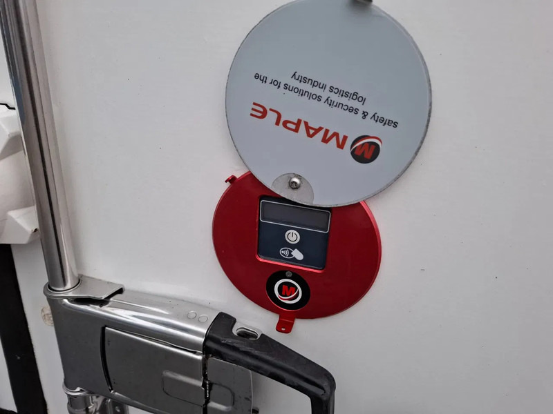 Leasing Renault D16.280 WIDE / ONLY:497760 KM / THERMOKING / PLATFORM 2TON / LWDS / BED / DATALOG / FULL-AIR / AUTOMATIC / EURO-6 / 2017 Renault D16.280 WIDE / ONLY:497760 KM / THERMOKING / PLATFORM 2TON / LWDS / BED / DATALOG / FULL-AIR / AUTOMATIC / EURO-6 / 2017: afbeelding 16