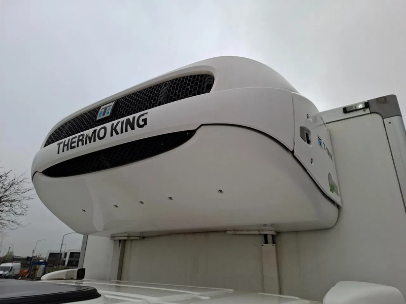 Leasing Renault D16.280 WIDE / ONLY:497760 KM / THERMOKING / PLATFORM 2TON / LWDS / BED / DATALOG / FULL-AIR / AUTOMATIC / EURO-6 / 2017 Renault D16.280 WIDE / ONLY:497760 KM / THERMOKING / PLATFORM 2TON / LWDS / BED / DATALOG / FULL-AIR / AUTOMATIC / EURO-6 / 2017: afbeelding 14