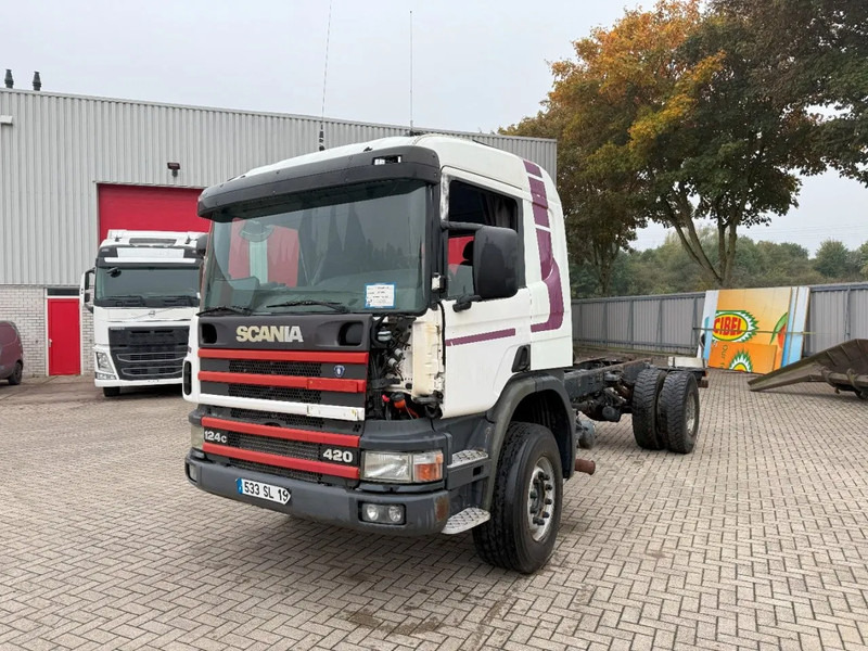 Scania 124-420 / ENGINE RUNNING / RETARDER / BIG AXLE / FULL-STEEL / ONLY: 540918 KM / OLD TACHO / AIRCO / MANUAL / EURO-3 / 2002 - Chassis vrachtwagen: afbeelding 1 Scania 124-420 / ENGINE RUNNING / RETARDER / BIG AXLE / FULL-STEEL / ONLY: 540918 KM / OLD TACHO / AIRCO / MANUAL / EURO-3 / 2002 - Chassis vrachtwagen: afbeelding 1