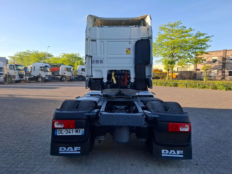DAF XF106-460 / INTARDER / DEB / MANUAL / AIRCO / CLEAN TRUCK / EURO-6 / 2014 - Trekker: afbeelding 4 DAF XF106-460 / INTARDER / DEB / MANUAL / AIRCO / CLEAN TRUCK / EURO-6 / 2014 - Trekker: afbeelding 4