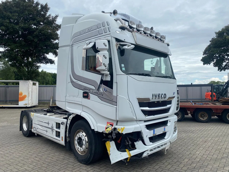 Iveco Stralis 570 XP / ENGINE RUNNING / INTARDER / PARKCOOL / DOUBLE TANK / NAVI / LEATHER / ONLY:749717 KM / ALCOA / EURO-6 / 2017 - Trekker: afbeelding 2 Iveco Stralis 570 XP / ENGINE RUNNING / INTARDER / PARKCOOL / DOUBLE TANK / NAVI / LEATHER / ONLY:749717 KM / ALCOA / EURO-6 / 2017 - Trekker: afbeelding 2