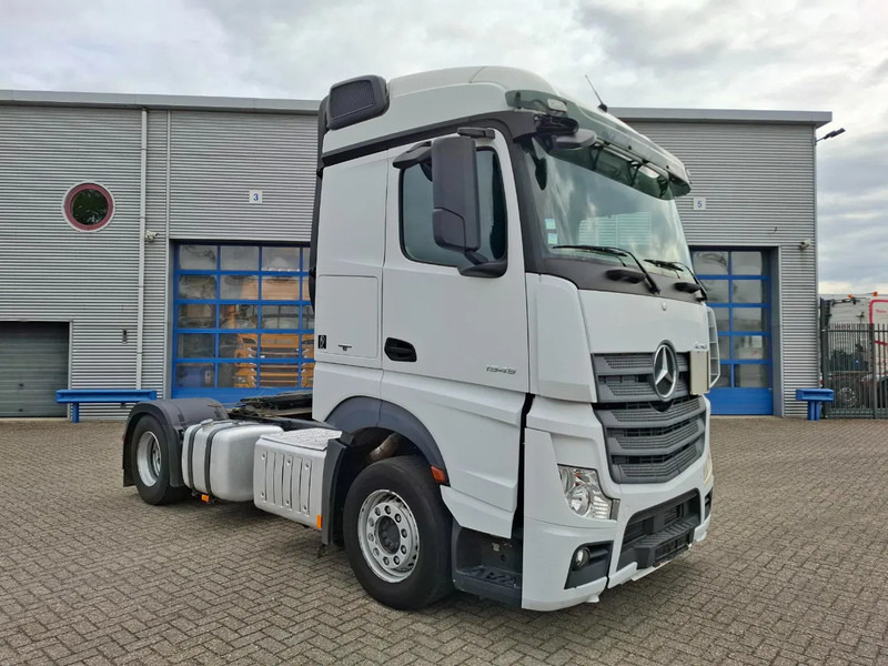 Mercedes-Benz Actros 1945 / DOUBLE TANK / ONLY:508736 KM / 2XBED / FRIDGE / AUTOMATIC / EURO-6 / 2015 - Trekker: afbeelding 2 Mercedes-Benz Actros 1945 / DOUBLE TANK / ONLY:508736 KM / 2XBED / FRIDGE / AUTOMATIC / EURO-6 / 2015 - Trekker: afbeelding 2