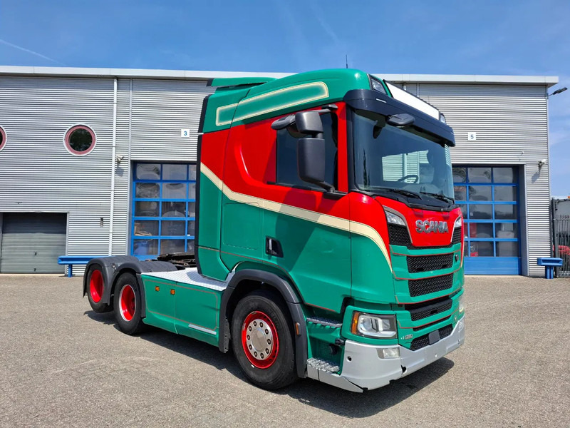 Scania NGS R580 V8 / RETARDER / HYDRAULICS / FULL-AIR / ONLY:644971 KM / LWDS / NAVI / FRIDGE / AUTOMATIC / EURO-6 / 2017 - Trekker: afbeelding 2 Scania NGS R580 V8 / RETARDER / HYDRAULICS / FULL-AIR / ONLY:644971 KM / LWDS / NAVI / FRIDGE / AUTOMATIC / EURO-6 / 2017 - Trekker: afbeelding 2