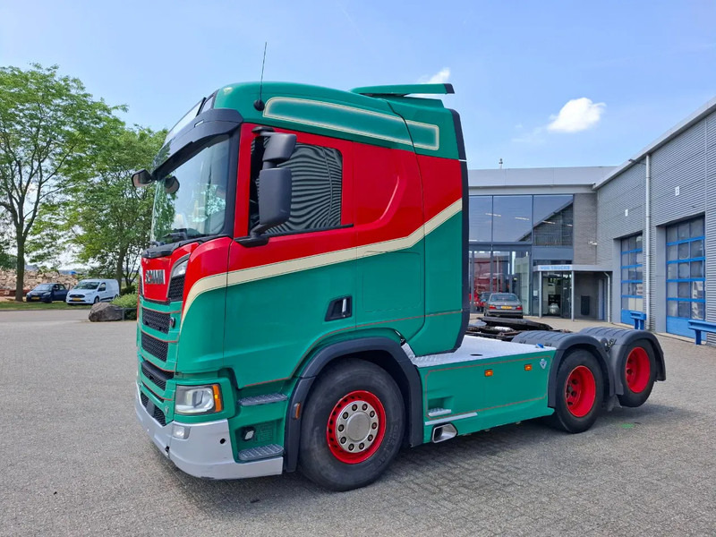 Scania NGS R580 V8 / RETARDER / HYDRAULICS / FULL-AIR / ONLY:644971 KM / LWDS / NAVI / FRIDGE / AUTOMATIC / EURO-6 / 2017 - Trekker: afbeelding 1 Scania NGS R580 V8 / RETARDER / HYDRAULICS / FULL-AIR / ONLY:644971 KM / LWDS / NAVI / FRIDGE / AUTOMATIC / EURO-6 / 2017 - Trekker: afbeelding 1