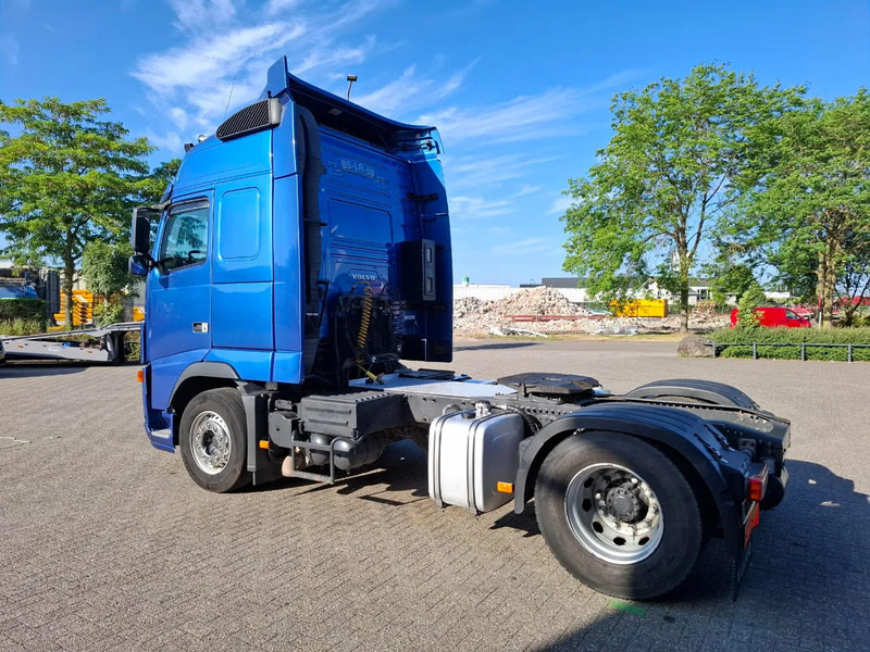 Volvo FH13-400 / HYDRAULICS / NL TRUCK / TUV:14-09-2025 / GLOBETROTTER / FRIGDE / AIRCO / AUTOMATIC / EURO-5 / 2006 - Trekker: afbeelding 3 Volvo FH13-400 / HYDRAULICS / NL TRUCK / TUV:14-09-2025 / GLOBETROTTER / FRIGDE / AIRCO / AUTOMATIC / EURO-5 / 2006 - Trekker: afbeelding 3