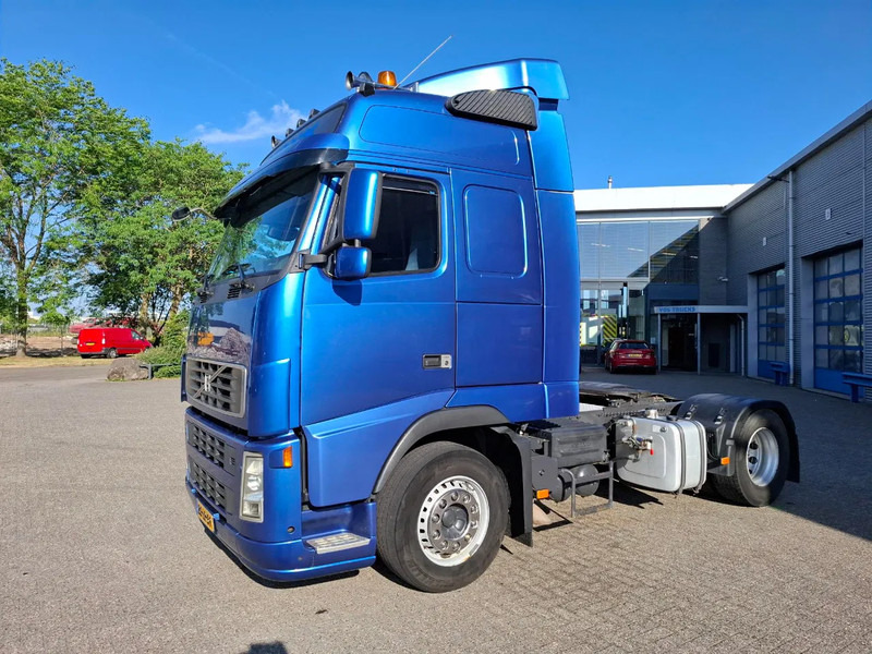 Volvo FH13-400 / HYDRAULICS / NL TRUCK / TUV:14-09-2025 / GLOBETROTTER / FRIGDE / AIRCO / AUTOMATIC / EURO-5 / 2006 - Trekker: afbeelding 1 Volvo FH13-400 / HYDRAULICS / NL TRUCK / TUV:14-09-2025 / GLOBETROTTER / FRIGDE / AIRCO / AUTOMATIC / EURO-5 / 2006 - Trekker: afbeelding 1