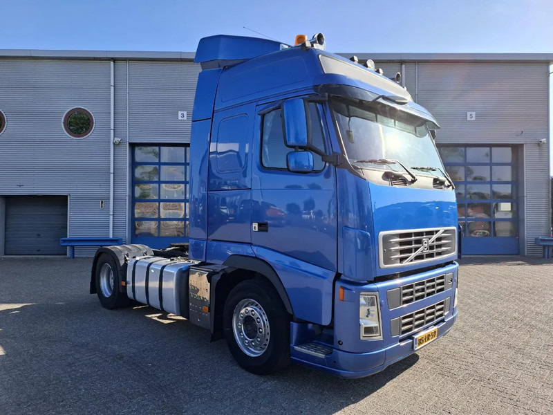Volvo FH13-400 / HYDRAULICS / NL TRUCK / TUV:14-09-2025 / GLOBETROTTER / FRIGDE / AIRCO / AUTOMATIC / EURO-5 / 2006 - Trekker: afbeelding 2 Volvo FH13-400 / HYDRAULICS / NL TRUCK / TUV:14-09-2025 / GLOBETROTTER / FRIGDE / AIRCO / AUTOMATIC / EURO-5 / 2006 - Trekker: afbeelding 2