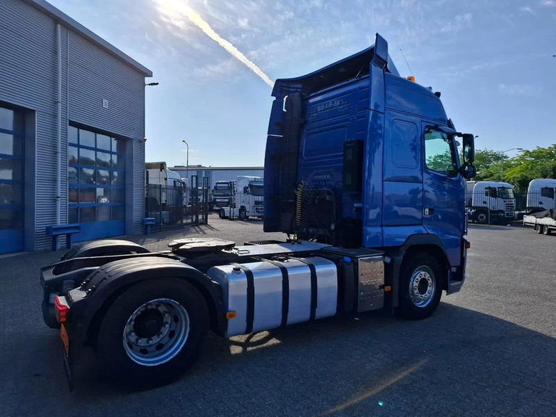 Volvo FH13-400 / HYDRAULICS / NL TRUCK / TUV:14-09-2025 / GLOBETROTTER / FRIGDE / AIRCO / AUTOMATIC / EURO-5 / 2006 - Trekker: afbeelding 5 Volvo FH13-400 / HYDRAULICS / NL TRUCK / TUV:14-09-2025 / GLOBETROTTER / FRIGDE / AIRCO / AUTOMATIC / EURO-5 / 2006 - Trekker: afbeelding 5