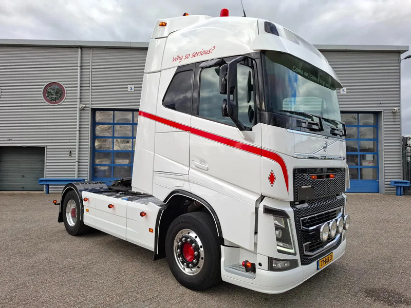 Volvo FH4-460 / CLEAN NL TRUCK / VEB+ / ADR / ACC / LWDS / DAS / DOUBLE TANK / LEATHER / FRIDGE / ALCOA / EURO-6 / 2016 - Trekker: afbeelding 2 Volvo FH4-460 / CLEAN NL TRUCK / VEB+ / ADR / ACC / LWDS / DAS / DOUBLE TANK / LEATHER / FRIDGE / ALCOA / EURO-6 / 2016 - Trekker: afbeelding 2