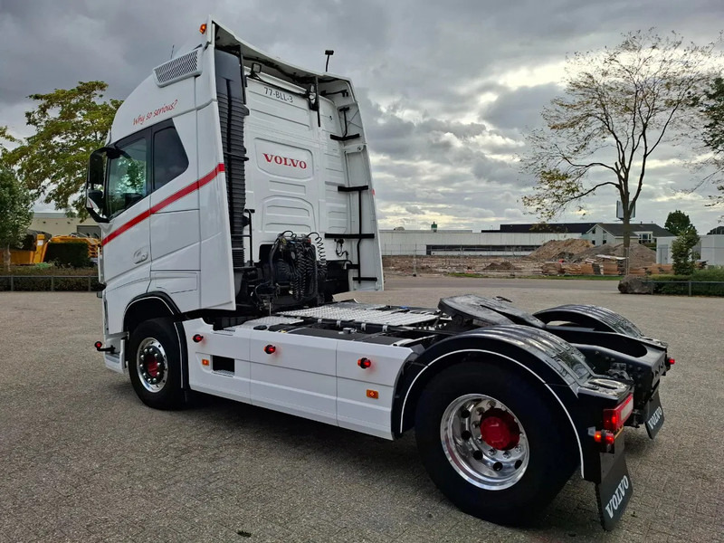 Volvo FH4-460 / CLEAN NL TRUCK / VEB+ / ADR / ACC / LWDS / DAS / DOUBLE TANK / LEATHER / FRIDGE / ALCOA / EURO-6 / 2016 - Trekker: afbeelding 3 Volvo FH4-460 / CLEAN NL TRUCK / VEB+ / ADR / ACC / LWDS / DAS / DOUBLE TANK / LEATHER / FRIDGE / ALCOA / EURO-6 / 2016 - Trekker: afbeelding 3