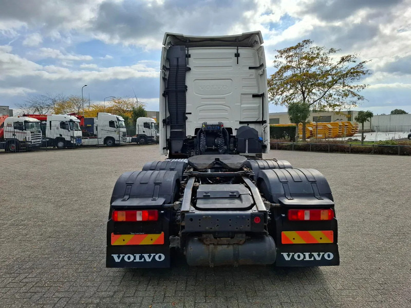 Volvo FH4-460 / VEB+ / ACC / LWDS / LIFT AXLE / 753707 KM / FRIDGE / AUTOMATIC / EURO-6 / 2015 - Trekker: afbeelding 4 Volvo FH4-460 / VEB+ / ACC / LWDS / LIFT AXLE / 753707 KM / FRIDGE / AUTOMATIC / EURO-6 / 2015 - Trekker: afbeelding 4
