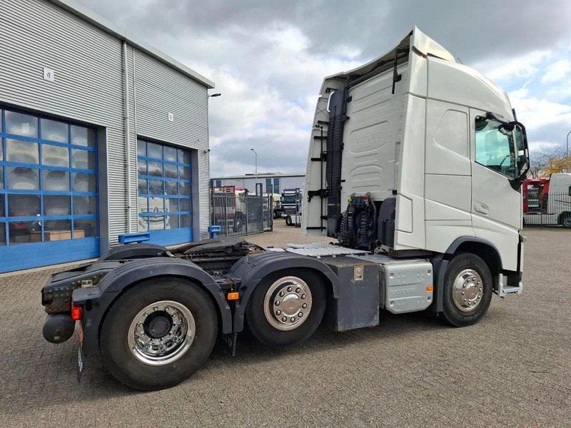 Volvo FH4-460 / VEB+ / ACC / LWDS / LIFT AXLE / 753707 KM / FRIDGE / AUTOMATIC / EURO-6 / 2015 - Trekker: afbeelding 5 Volvo FH4-460 / VEB+ / ACC / LWDS / LIFT AXLE / 753707 KM / FRIDGE / AUTOMATIC / EURO-6 / 2015 - Trekker: afbeelding 5