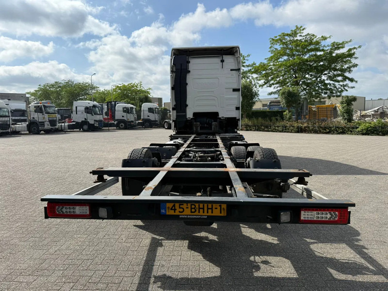 Volvo FH4-420 / NL TRUCK / DOUBLE TANK / PARKCOOL / BDF / VEB? / LWDS / FRIDGE / FULL-AIR / LIFT AXLE / AUTOMATIC / EURO-6 / 2016 - Containertransporter/ Wissellaadbak vrachtwagen: afbeelding 4 Volvo FH4-420 / NL TRUCK / DOUBLE TANK / PARKCOOL / BDF / VEB? / LWDS / FRIDGE / FULL-AIR / LIFT AXLE / AUTOMATIC / EURO-6 / 2016 - Containertransporter/ Wissellaadbak vrachtwagen: afbeelding 4