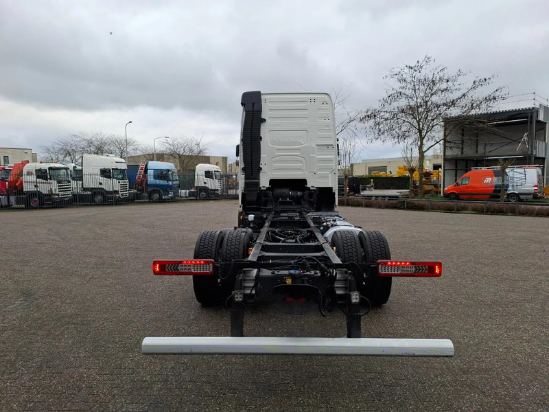 Volvo FH5-500 / XL / VEB+ / I-SAVE / I-PARKCOOL / ONLY:175784 KM / GERMAN TRUCK / FULL-AIR / WB:490 / ALCOA / LEATHER / 2023 - Chassis vrachtwagen: afbeelding 4 Volvo FH5-500 / XL / VEB+ / I-SAVE / I-PARKCOOL / ONLY:175784 KM / GERMAN TRUCK / FULL-AIR / WB:490 / ALCOA / LEATHER / 2023 - Chassis vrachtwagen: afbeelding 4