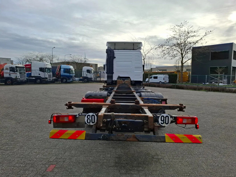 Volvo FM11-450 / VEB / FULL-AIR / 706585 KM / LWDS / AIRCO / BDF SYSTEM / AUTOMATIC / EURO-6 / 2016 - Containertransporter/ Wissellaadbak vrachtwagen: afbeelding 4 Volvo FM11-450 / VEB / FULL-AIR / 706585 KM / LWDS / AIRCO / BDF SYSTEM / AUTOMATIC / EURO-6 / 2016 - Containertransporter/ Wissellaadbak vrachtwagen: afbeelding 4