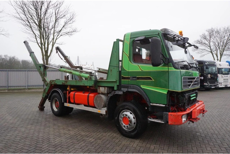 Volvo FM12-420 / ENGINE RUNNING / 4X4 / HYDRAULICS / BIG AXLE / ONLY:510426 KM / FULL STEEL / EURO-3 / 2001 - Portaalarmsysteem vrachtwagen: afbeelding 4 Volvo FM12-420 / ENGINE RUNNING / 4X4 / HYDRAULICS / BIG AXLE / ONLY:510426 KM / FULL STEEL / EURO-3 / 2001 - Portaalarmsysteem vrachtwagen: afbeelding 4