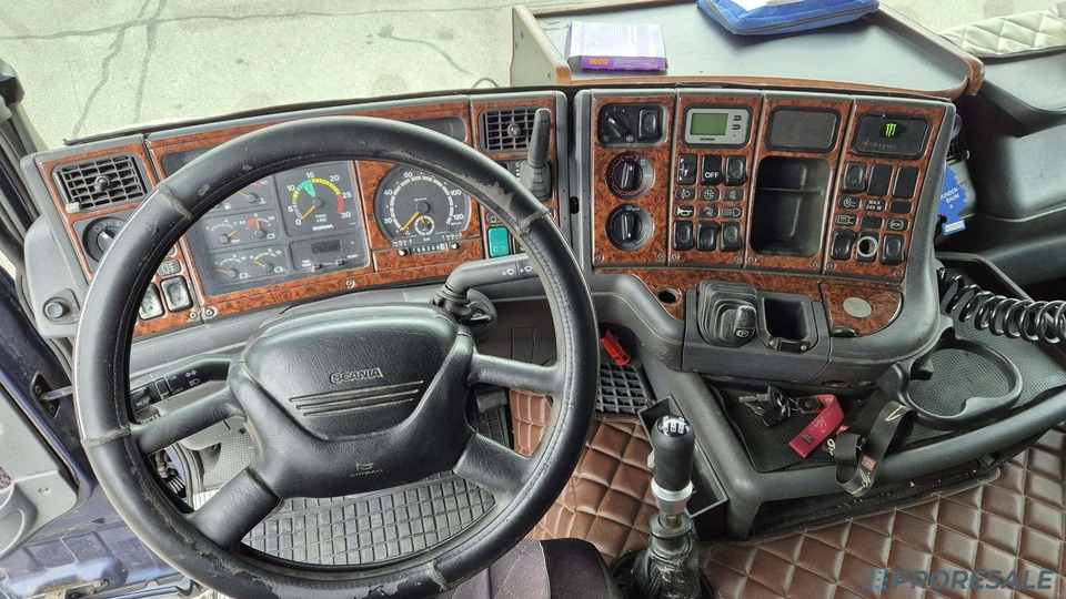 SCANIA R124 LB 6X2 EURO 3 - skříňový + hydraulické čelo - Bakwagen: afbeelding 5 SCANIA R124 LB 6X2 EURO 3 - skříňový + hydraulické čelo - Bakwagen: afbeelding 5