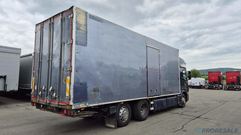 SCANIA R124 LB 6X2 EURO 3 - skříňový + hydraulické čelo - Bakwagen: afbeelding 3 SCANIA R124 LB 6X2 EURO 3 - skříňový + hydraulické čelo - Bakwagen: afbeelding 3