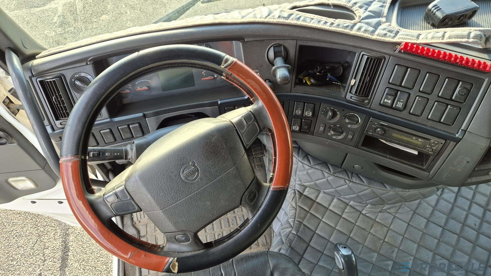 VOLVO FH 13.420 42T LOW DECK EURO 5/EEV - Trekker: afbeelding 4 VOLVO FH 13.420 42T LOW DECK EURO 5/EEV - Trekker: afbeelding 4