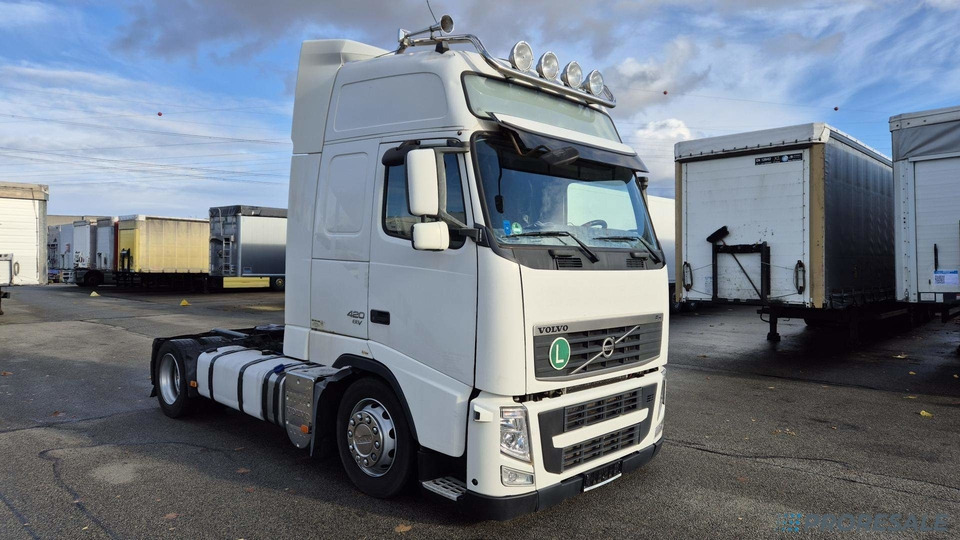 VOLVO FH 13.420 42T LOW DECK EURO 5/EEV - Trekker: afbeelding 1 VOLVO FH 13.420 42T LOW DECK EURO 5/EEV - Trekker: afbeelding 1