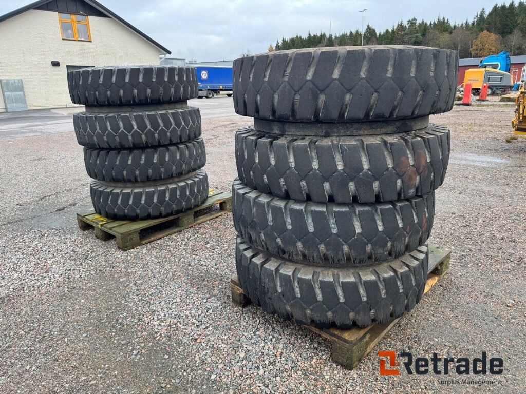 8 däck på fälg till Volvo Grävmaskin 10,00-20 - Complete wiel voor Graafmachine: afbeelding 5 8 däck på fälg till Volvo Grävmaskin 10,00-20 - Complete wiel voor Graafmachine: afbeelding 5