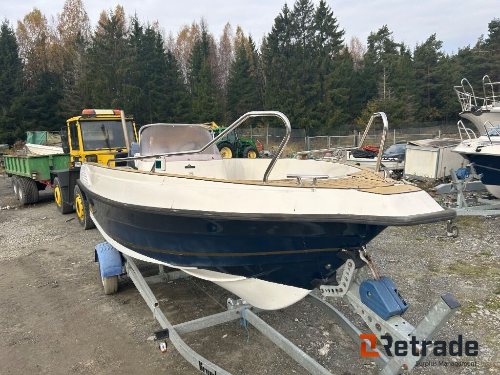 2000 Båt 19 fot Utern Exclusive Series 5602 + Motor Yamaha Fourstroke 80 hk - Andere machine: afbeelding 2 2000 Båt 19 fot Utern Exclusive Series 5602 + Motor Yamaha Fourstroke 80 hk - Andere machine: afbeelding 2