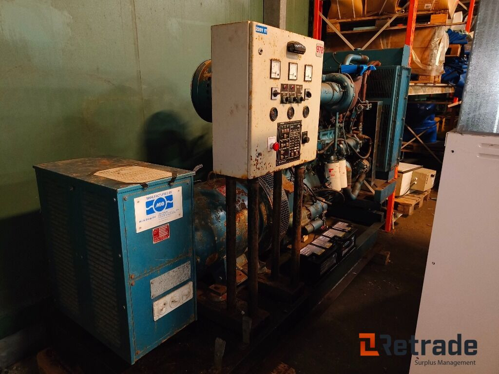 230V Generator 230kVA Cummins NT855-G4, 425Hk - Bouwmachine: afbeelding 4 230V Generator 230kVA Cummins NT855-G4, 425Hk - Bouwmachine: afbeelding 4