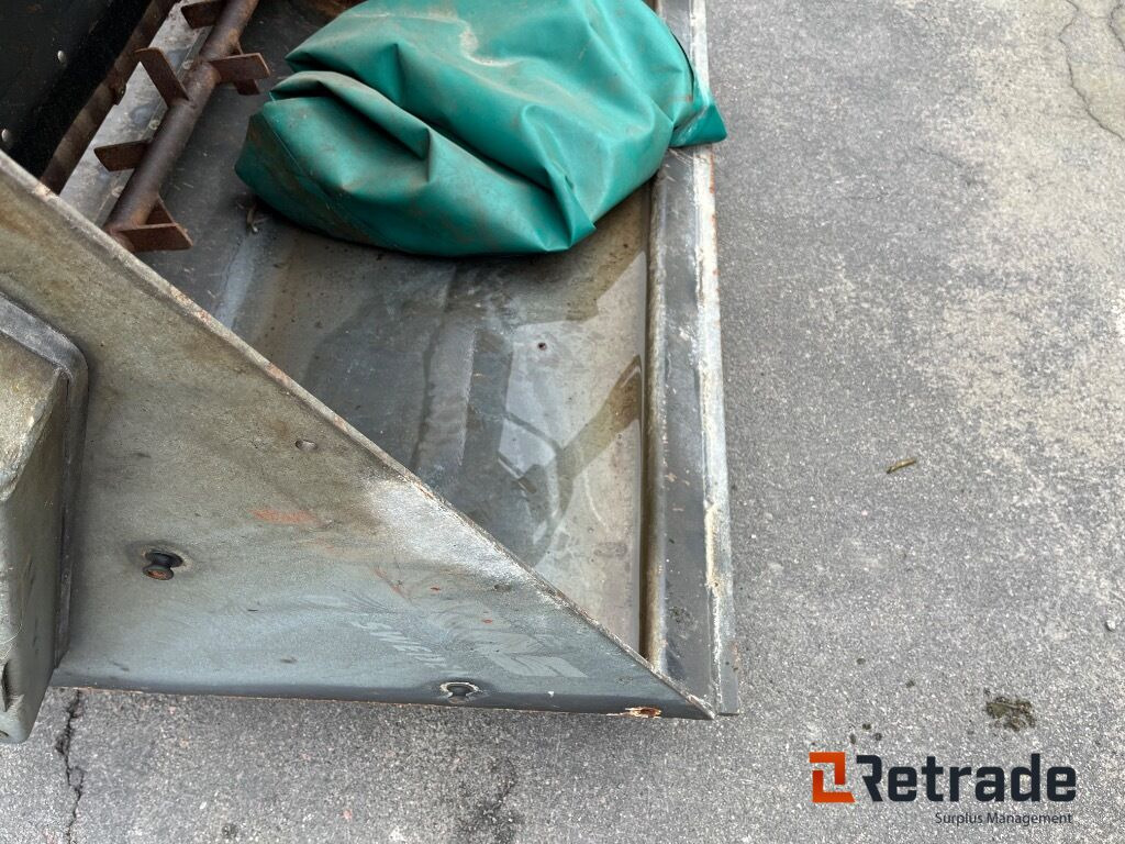 Fjærås 600/1350 liftophængt selvlæssende salt/grusudlægger. - Bouwmaterieel: afbeelding 4 Fjærås 600/1350 liftophængt selvlæssende salt/grusudlægger. - Bouwmaterieel: afbeelding 4