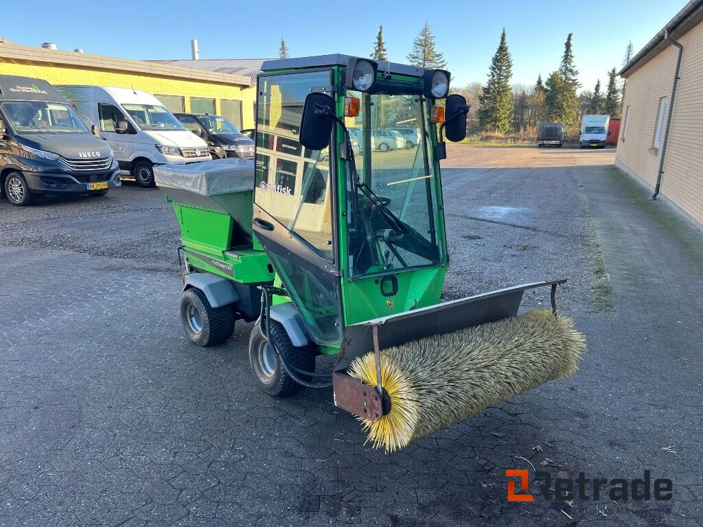 Plæne- og parkmaskiner EGHOLM 2150 Redskabsbærer - Gemeentelijke machine/ Speciaal: afbeelding 2 Plæne- og parkmaskiner EGHOLM 2150 Redskabsbærer - Gemeentelijke machine/ Speciaal: afbeelding 2