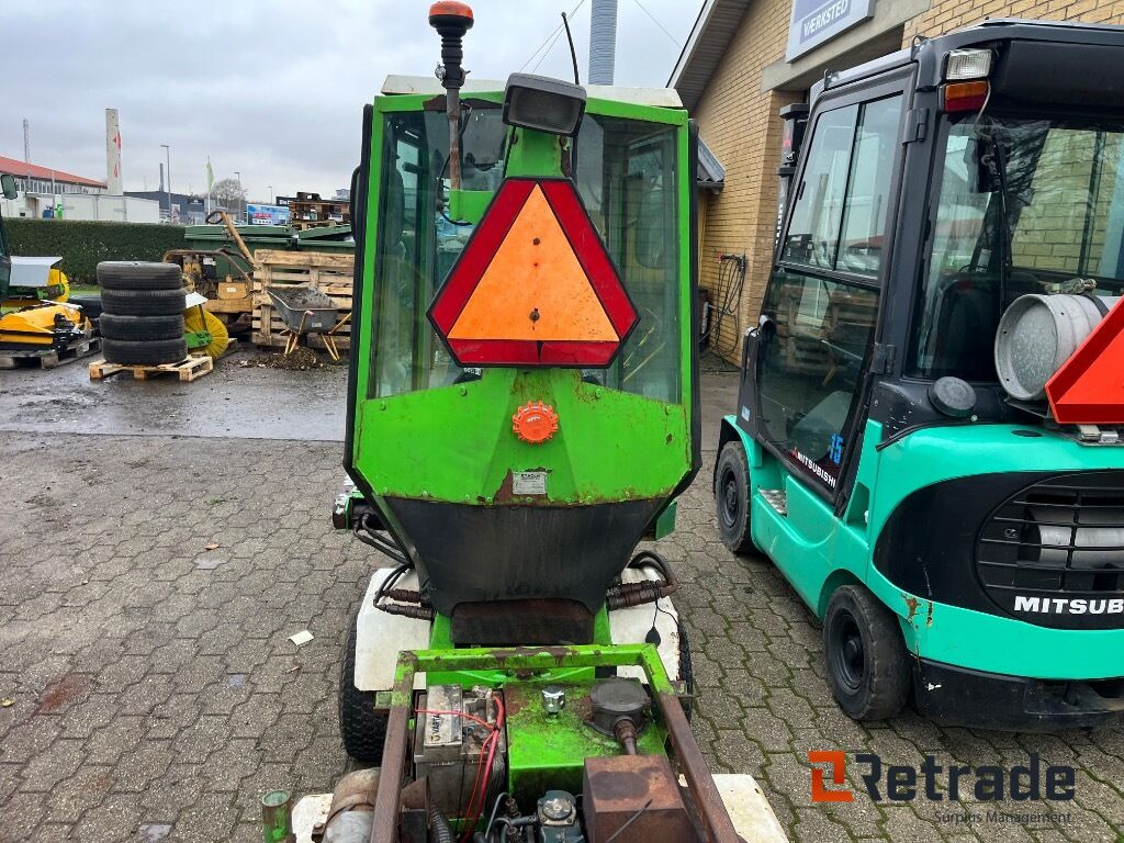 Redskabsbærer EGHOLM Kompaktbærer Med Egholm frontkost - Gemeentelijke machine/ Speciaal: afbeelding 3 Redskabsbærer EGHOLM Kompaktbærer Med Egholm frontkost - Gemeentelijke machine/ Speciaal: afbeelding 3