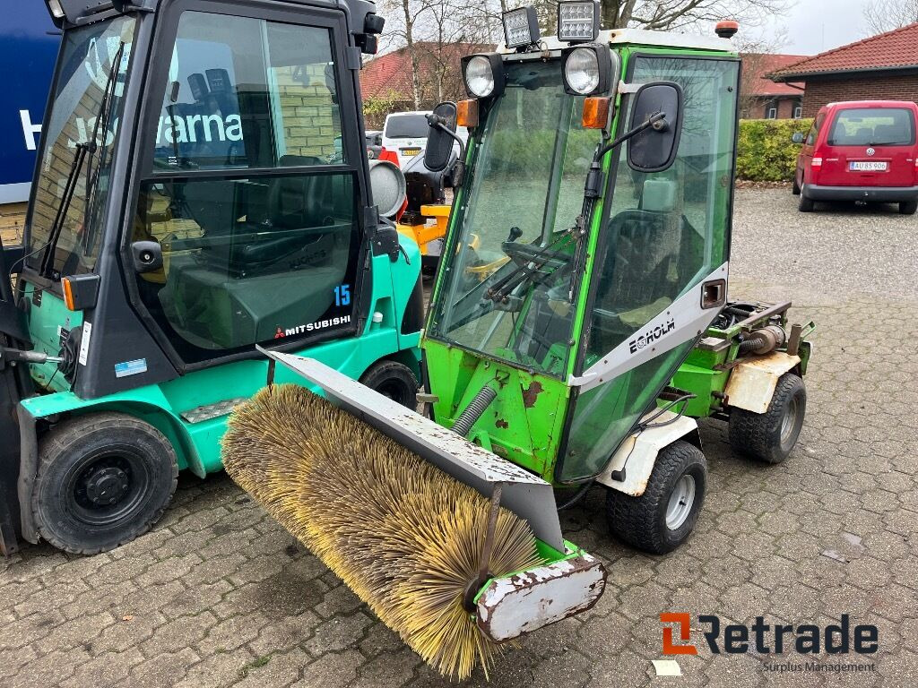 Redskabsbærer EGHOLM Kompaktbærer Med Egholm frontkost - Gemeentelijke machine/ Speciaal: afbeelding 1 Redskabsbærer EGHOLM Kompaktbærer Med Egholm frontkost - Gemeentelijke machine/ Speciaal: afbeelding 1