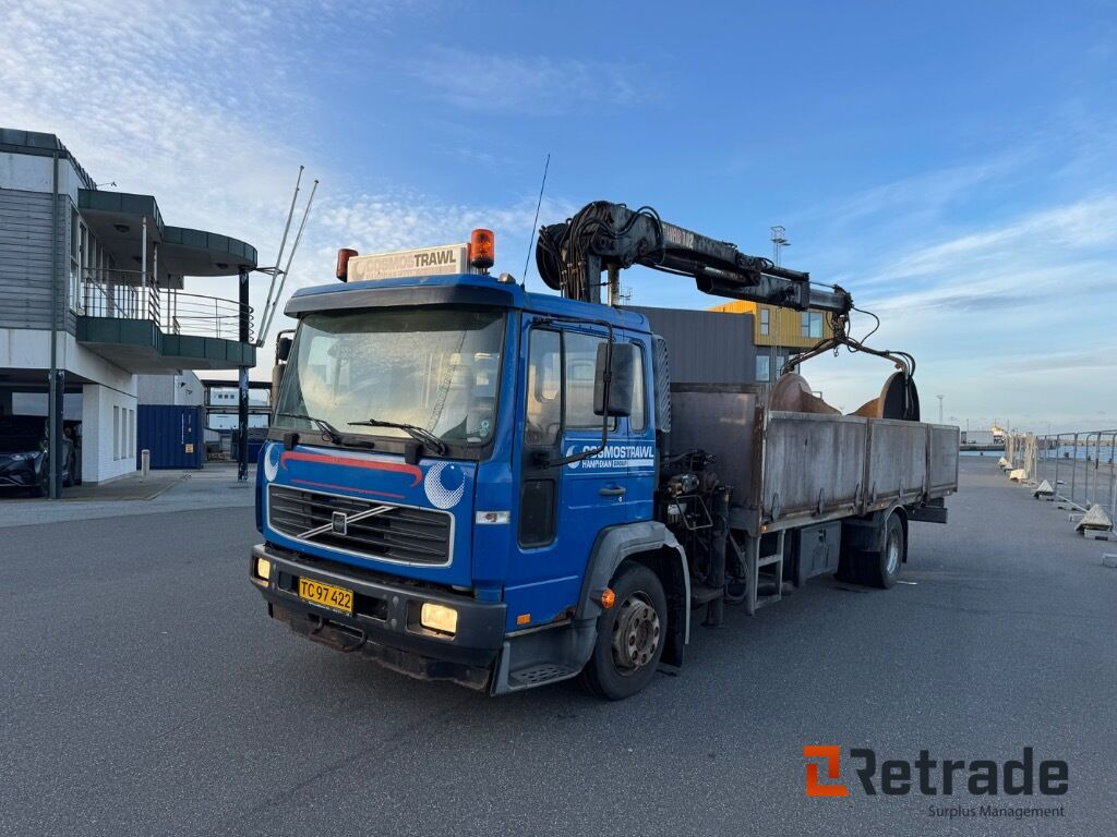 Kranbil VOLVO FL 612 - Vrachtwagen met open laadbak, Kraanwagen: afbeelding 1 Kranbil VOLVO FL 612 - Vrachtwagen met open laadbak, Kraanwagen: afbeelding 1