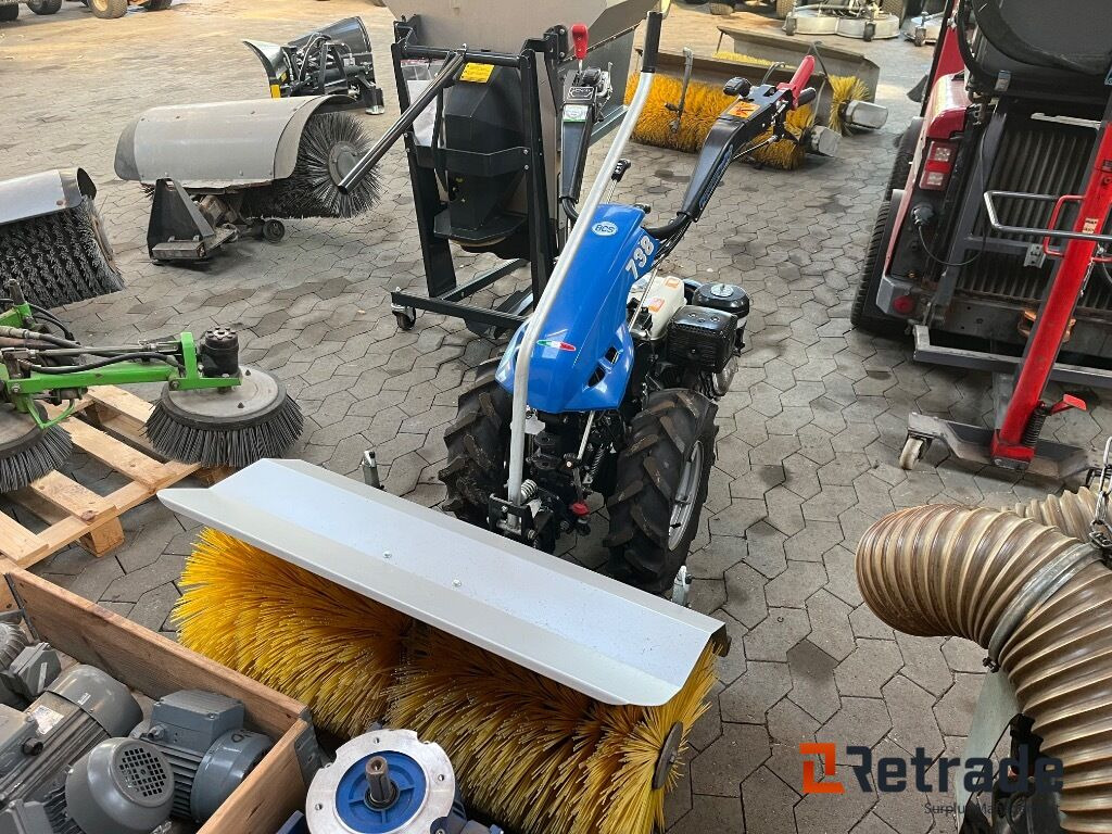 Redskabsbærer BCS 738 Power Safe Motoriseret frontkost - Tuinmachine: afbeelding 1 Redskabsbærer BCS 738 Power Safe Motoriseret frontkost - Tuinmachine: afbeelding 1