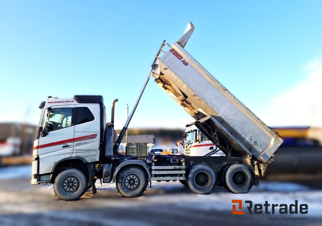 Robust og klar tippbil – Volvo FH16 650 8x4 med tipp og hengeropplegg - Kipper vrachtwagen: afbeelding 1 Robust og klar tippbil – Volvo FH16 650 8x4 med tipp og hengeropplegg - Kipper vrachtwagen: afbeelding 1