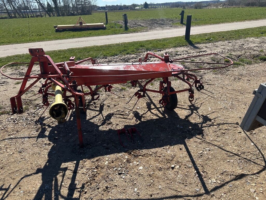 Scan Farm SR320 Hø - Rive - Tuinmachine: afbeelding 1 Scan Farm SR320 Hø - Rive - Tuinmachine: afbeelding 1