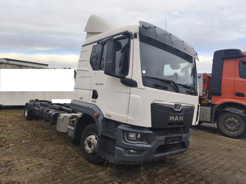 MAN TGL 12.250 Euro6 4x2 AHK - Chassis vrachtwagen: afbeelding 2 MAN TGL 12.250 Euro6 4x2 AHK - Chassis vrachtwagen: afbeelding 2