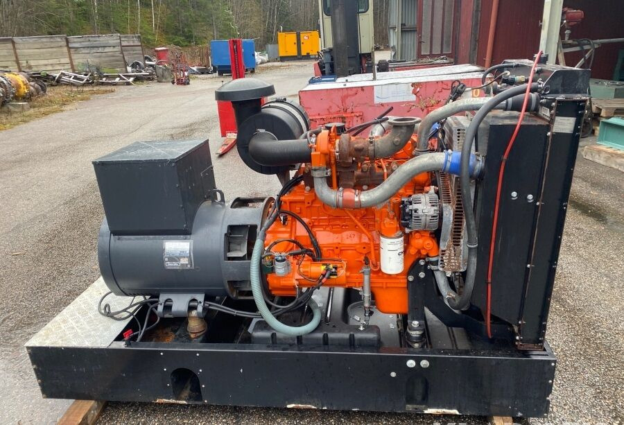 Diversen ECP34 2S4 - Iveco Engine,126kVA,New oils, filters, Mecc Alte ECP34 2S4 - Iveco Engine,126kVA,New oils, filters, Like New - Industrie generator: afbeelding 3 Diversen ECP34 2S4 - Iveco Engine,126kVA,New oils, filters, Mecc Alte ECP34 2S4 - Iveco Engine,126kVA,New oils, filters, Like New - Industrie generator: afbeelding 3