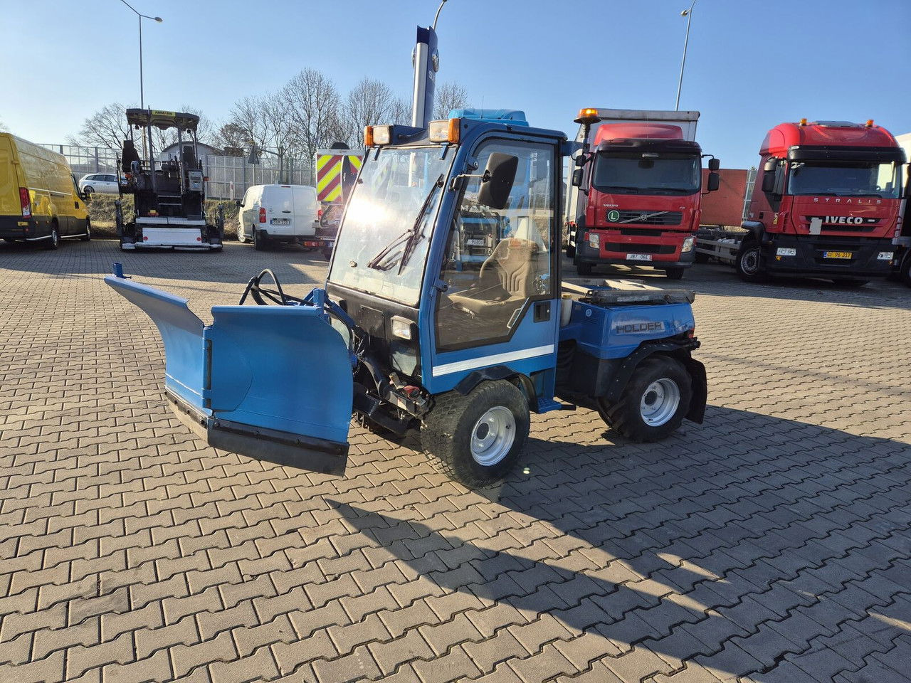 Holder C245 4WD / Tool carrier / Snow plow / PTO Front AN D Rear / 4X4 / - Gemeentelijke tractor: afbeelding 1 Holder C245 4WD / Tool carrier / Snow plow / PTO Front AN D Rear / 4X4 / - Gemeentelijke tractor: afbeelding 1